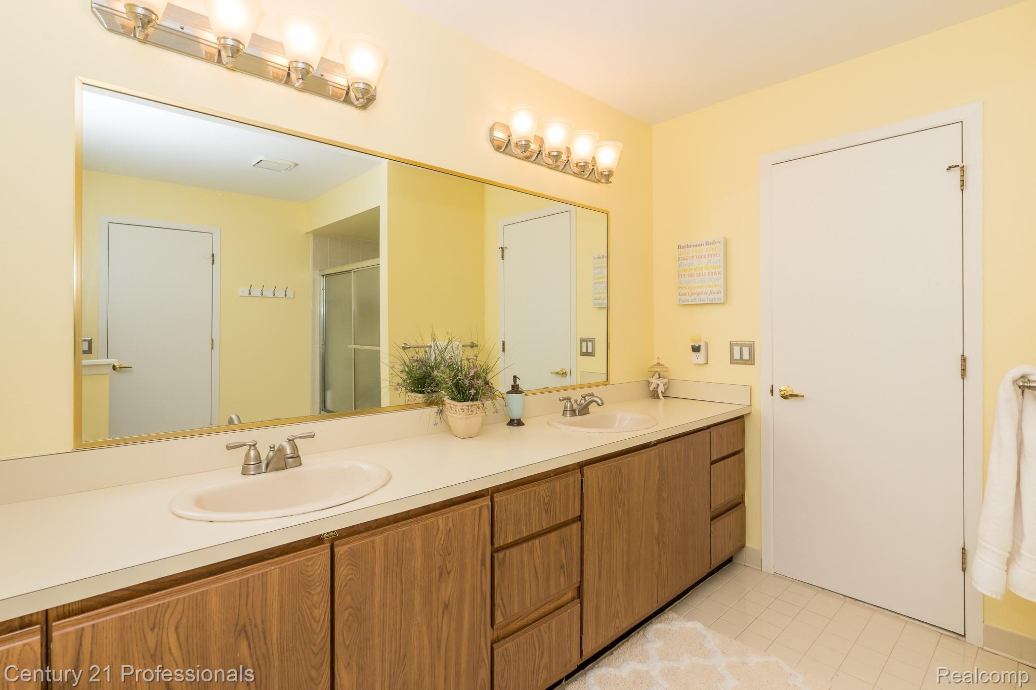 618 Byron Court Rochester, MI 48307 - Photo 21 of 31 Byron Ct MLS-W026.jpg