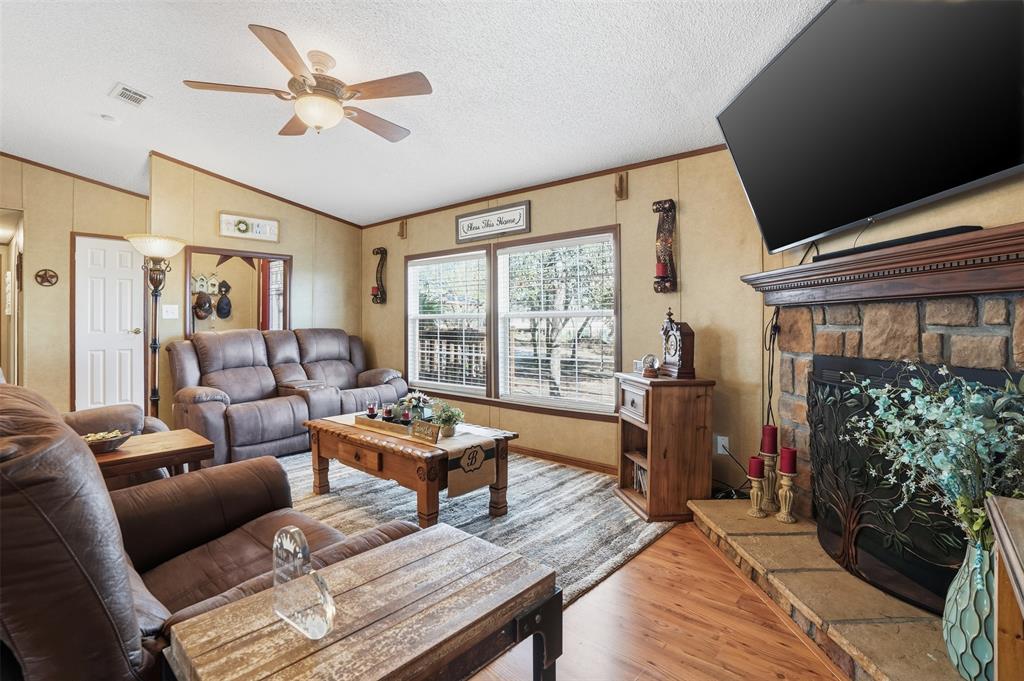 224 Cactus Ridge Court Springtown, TX 76082 - Photo 12 of 39 Living area