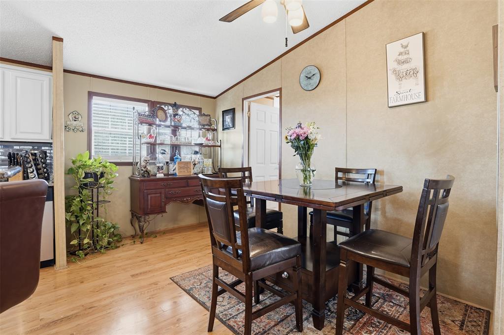 224 Cactus Ridge Court Springtown, TX 76082 - Photo 18 of 39 Dining room