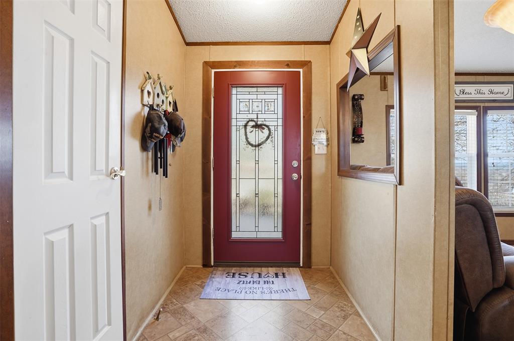 224 Cactus Ridge Court Springtown, TX 76082 - Photo 9 of 39 Entryway