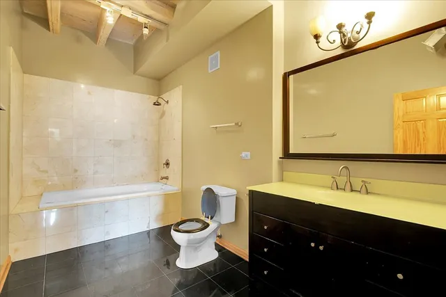 $229,900 | 809 East 40th Street, Unit 44, Chicago, IL 60653