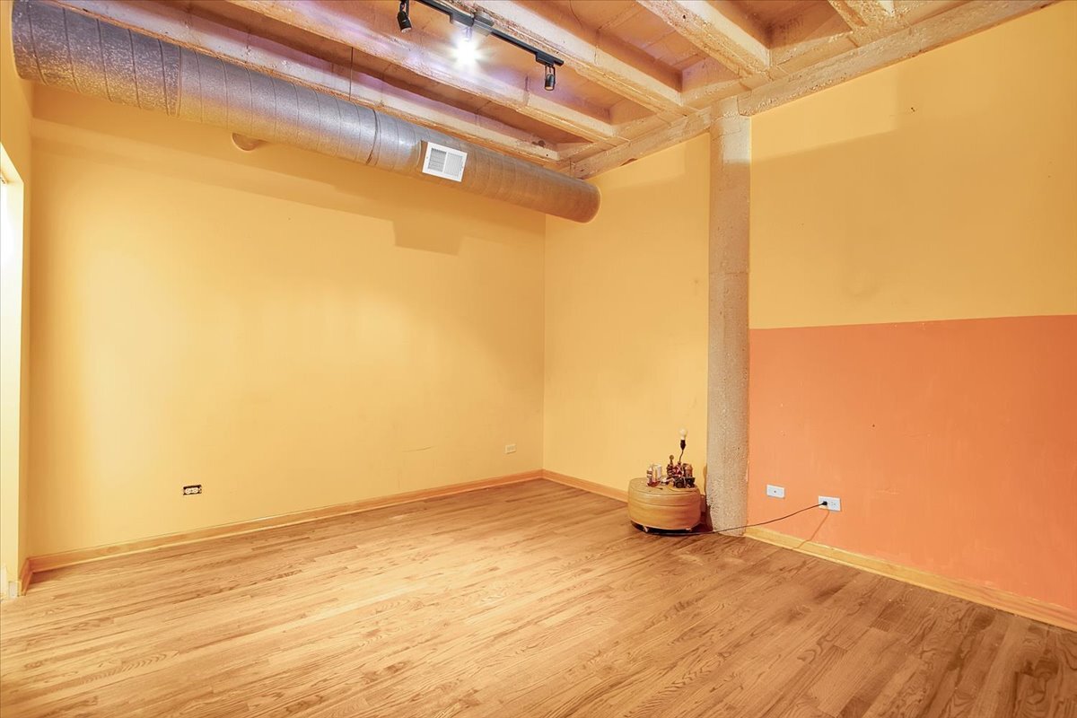 809 East 40th Street, Unit 44 Chicago, IL 60653 - Photo 18 of 25 a view of a room with wooden floor and a window