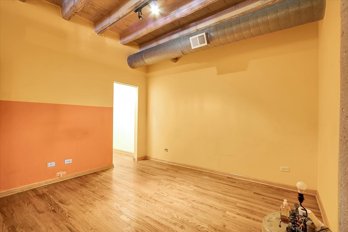 809 East 40th Street, Unit 44 Chicago, IL 60653 - Photo 19 of 25 a view of small space
