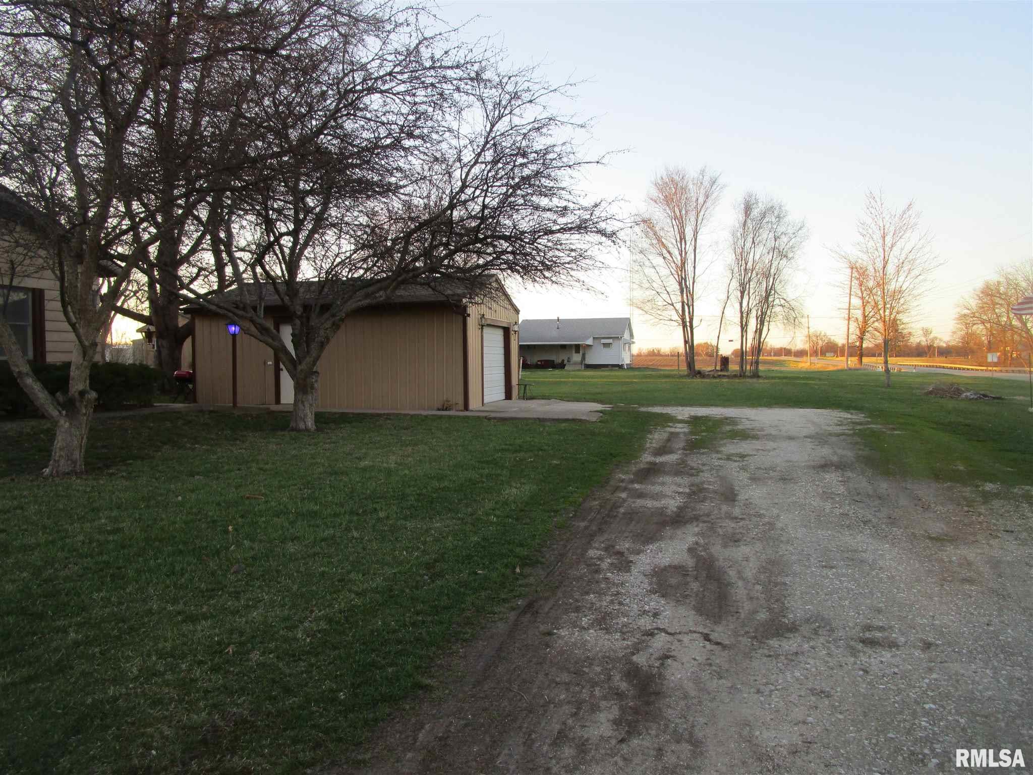 109 East 8th Street Canton, IL 61520 - Photo 4 of 50