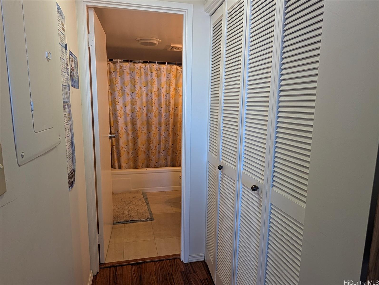3130 Ala Ilima Street, Unit 10C Honolulu, HI 96818 - Photo 7 of 11 a view of a bathroom with a shower