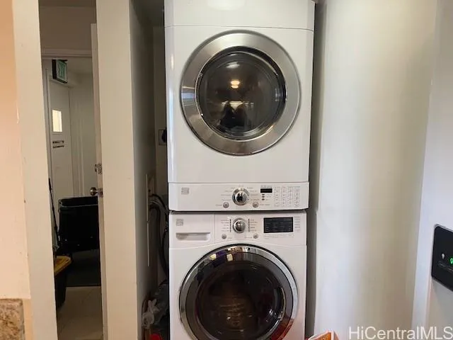 a close up view of a washer and dryer