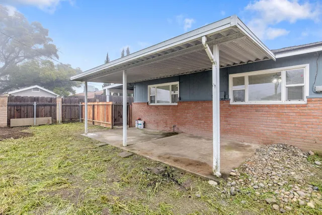 $269,200 | 980 East Apricot Avenue, Tulare, CA 93274