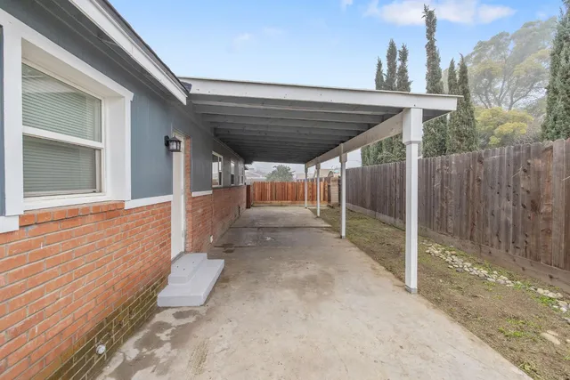 $269,200 | 980 East Apricot Avenue, Tulare, CA 93274