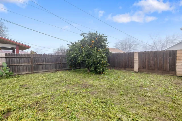 $269,200 | 980 East Apricot Avenue, Tulare, CA 93274