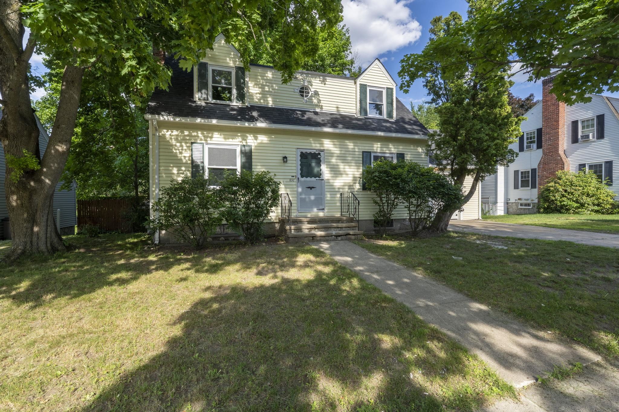857 Union Street Manchester, NH 03104 - Photo 6 of 33