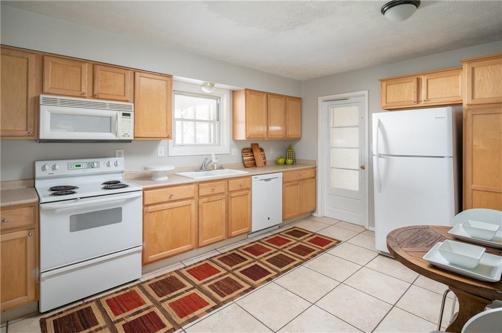 612 Emerson Road Carmel, IN 46032 - Photo 9 of 30 Gallery Image 9