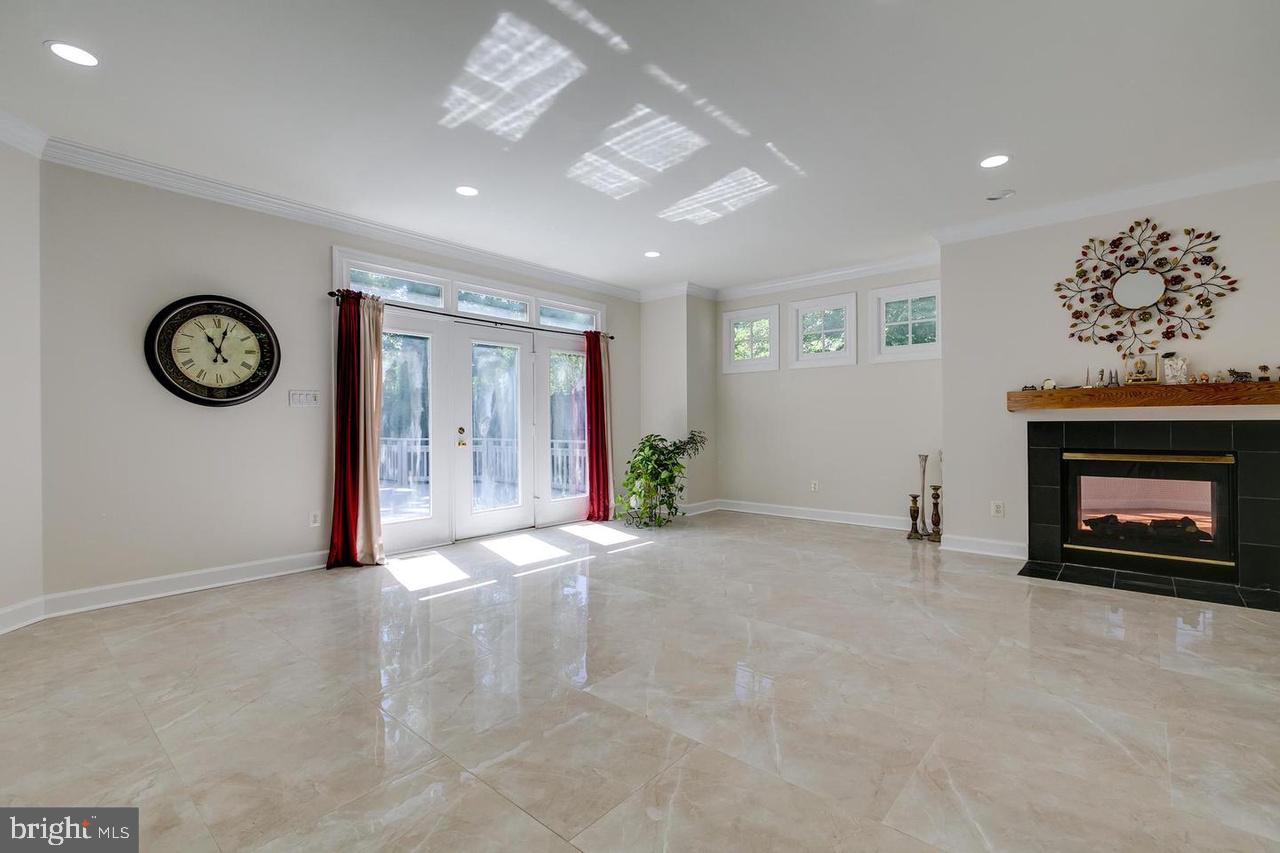 1489 Broadstone Place Vienna, VA 22182 - Photo 4 of 21