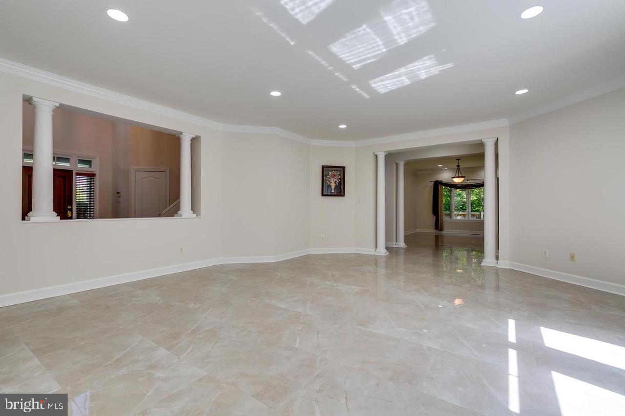 1489 Broadstone Place Vienna, VA 22182 - Photo 5 of 21