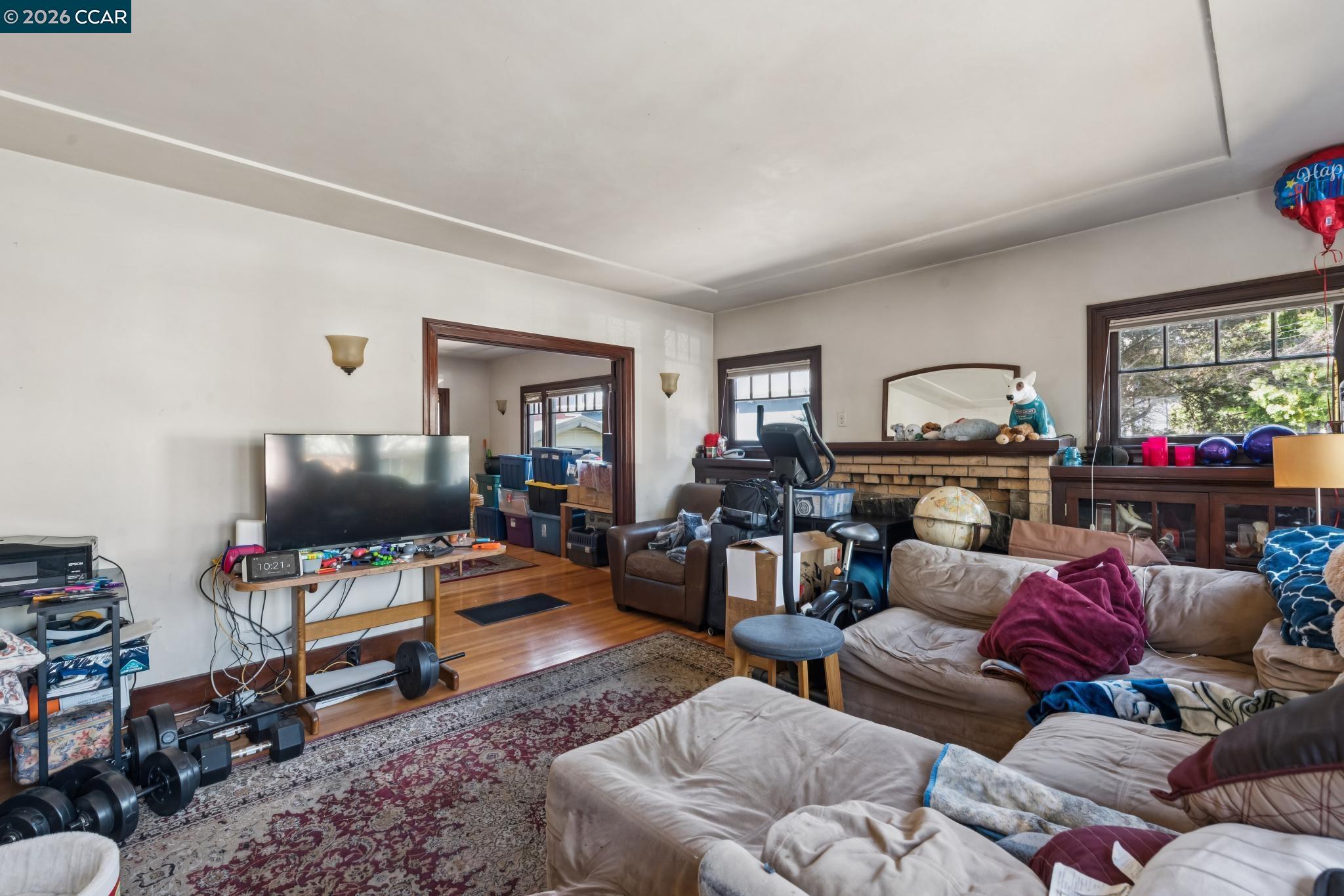 1242 Hopkins Street Berkeley, CA 94702 - Photo 9 of 84
