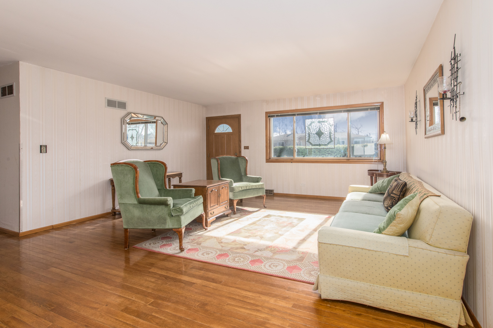 170 Westmere Road Des Plaines, IL 60016 - Photo 2 of 21 a living room with furniture and a wooden floor
