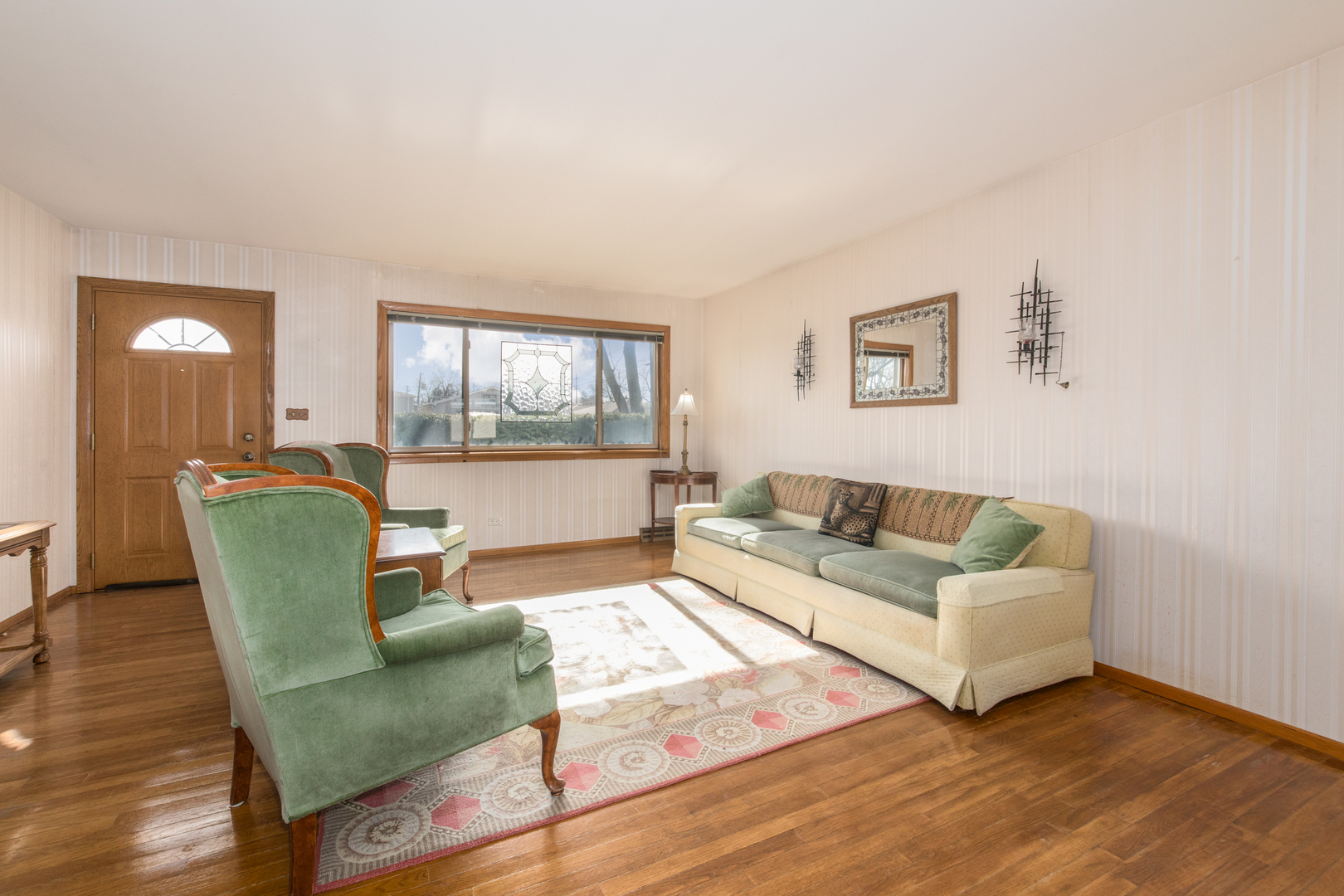 170 Westmere Road Des Plaines, IL 60016 - Photo 3 of 21 a living room with furniture and a window