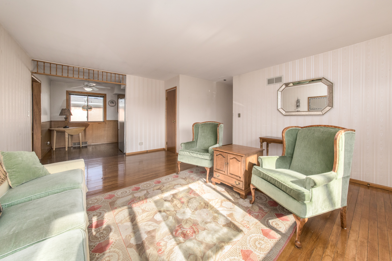170 Westmere Road Des Plaines, IL 60016 - Photo 4 of 21 a living room with furniture and wooden floor
