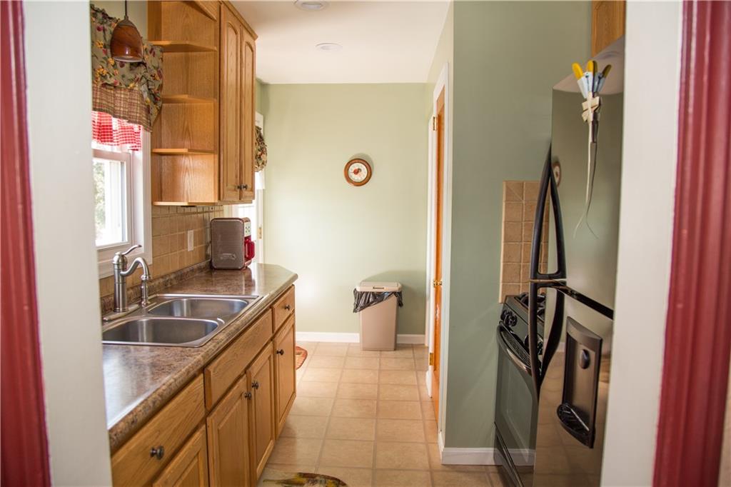 1648 Elderslee Road Pittsburgh, PA 15227 - Photo 13 of 25 Kitchen