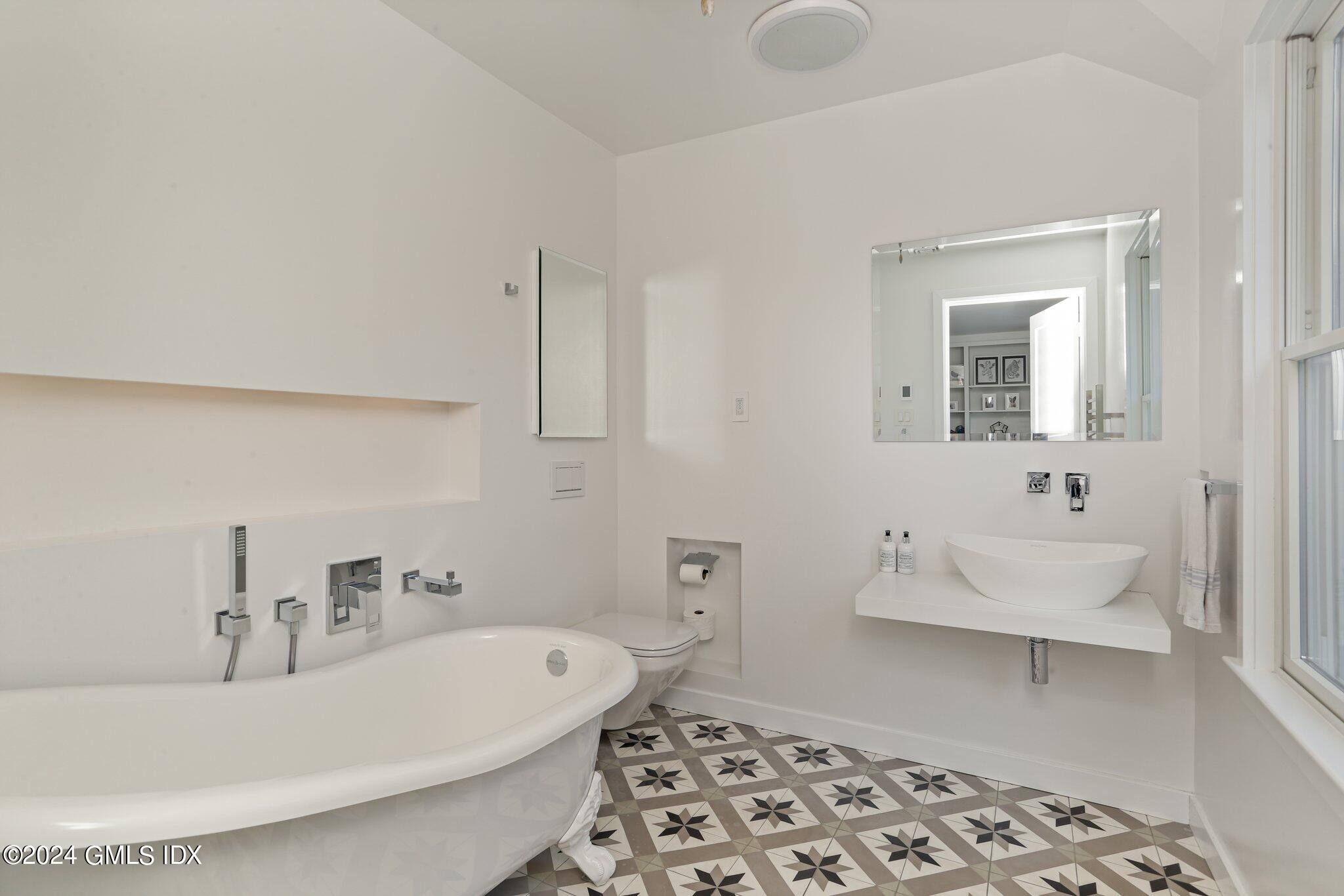 127 Dingletown Road Greenwich, CT 06830 - Photo 28 of 54 a bathroom with a bathtub and a sink
