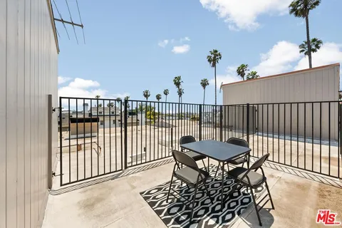 $1,450,000 | 1015 21st Street, Unit B, Santa Monica, CA 90403