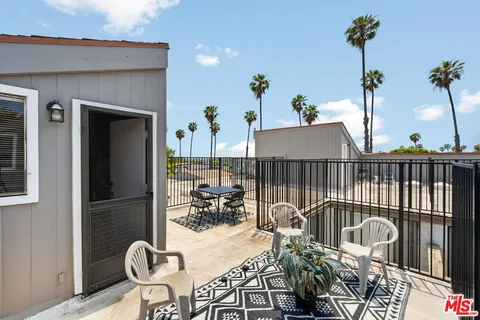 $1,450,000 | 1015 21st Street, Unit B, Santa Monica, CA 90403