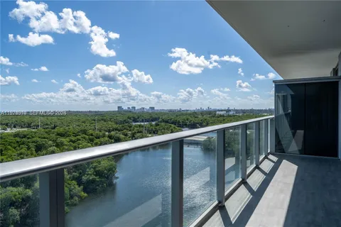 $545,000 | 16385 Biscayne Boulevard, Unit 1120, North Miami Beach, FL 33160