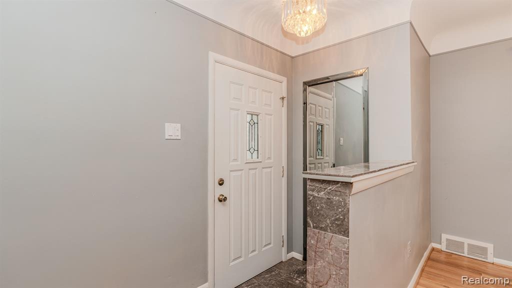 1295 Columbia Road Berkley, MI 48072 - Photo 5 of 53