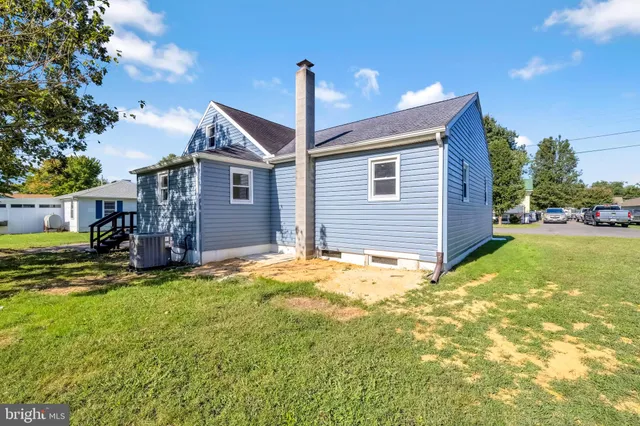 a house view with a outdoor space