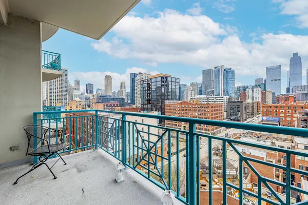 $320,000 | 340 West Superior Street, Unit 1006, Chicago, IL 60654