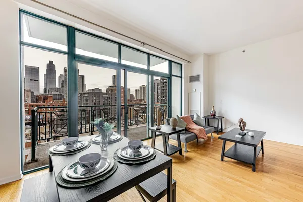$320,000 | 340 West Superior Street, Unit 1006, Chicago, IL 60654