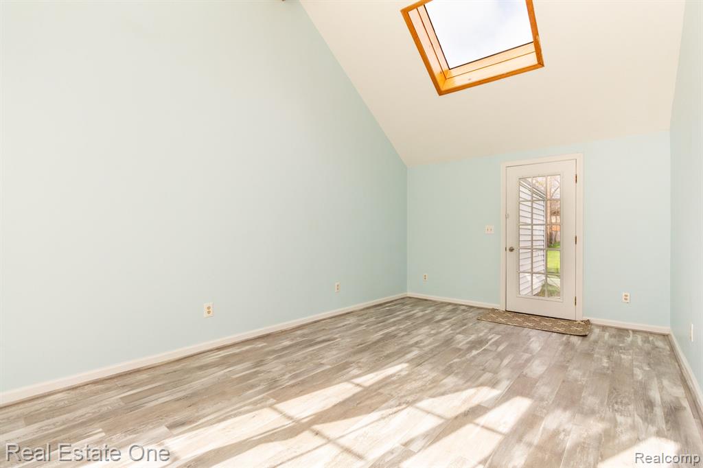 1433 Courtland Boulevard Rochester Hills, MI 48307 - Photo 21 of 35