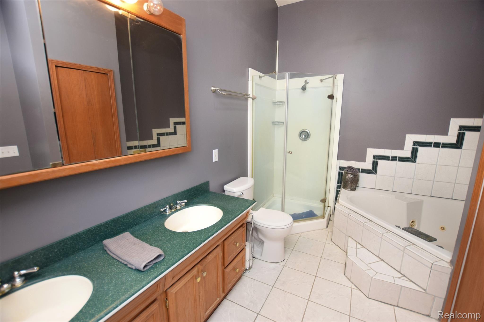 1187 North Gale Road Davison, MI 48423 - Photo 19 of 32 Master Bath 2 - Upper Level