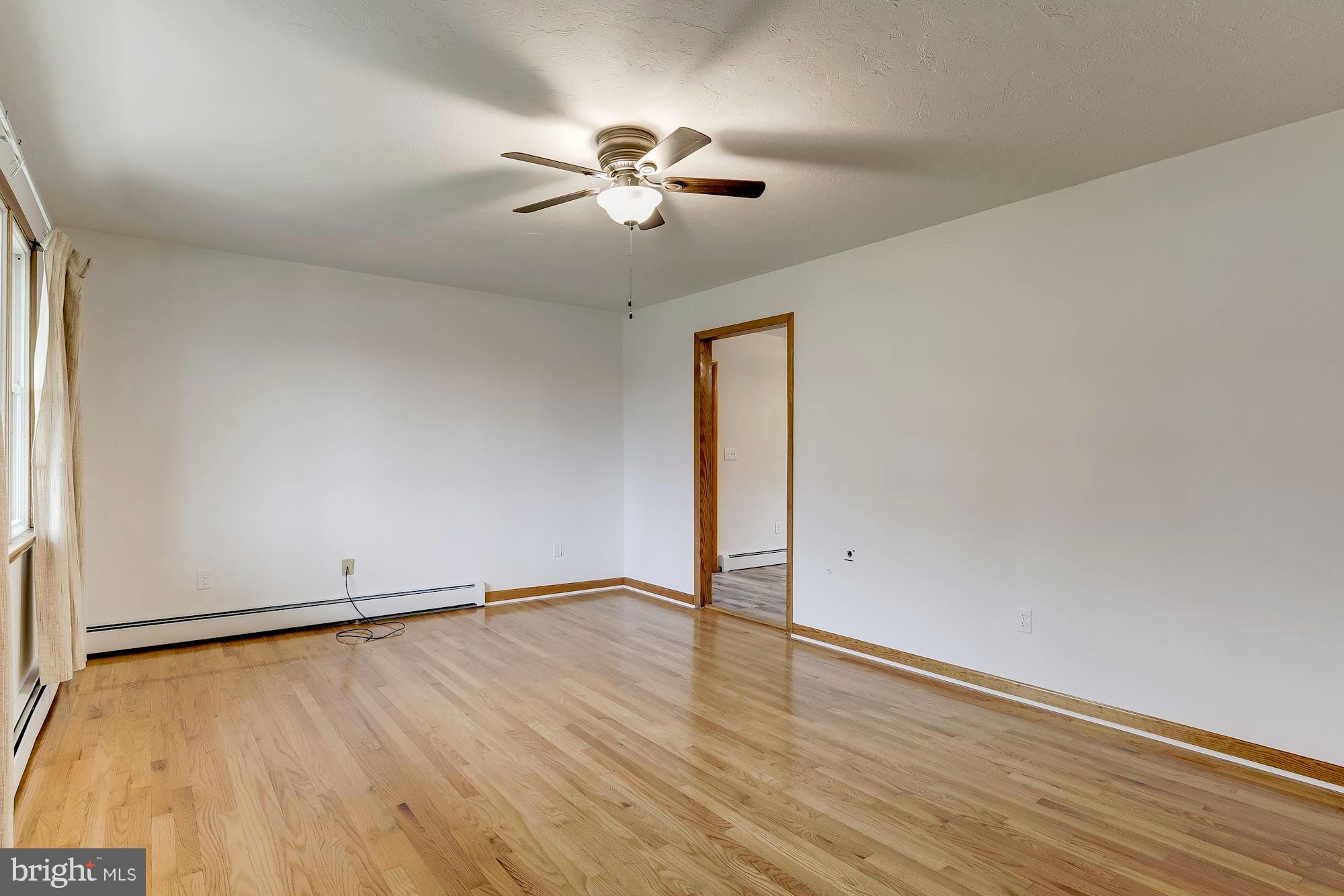 1512 Washington Road Westminster, MD 21157 - Photo 3 of 31 Living Room