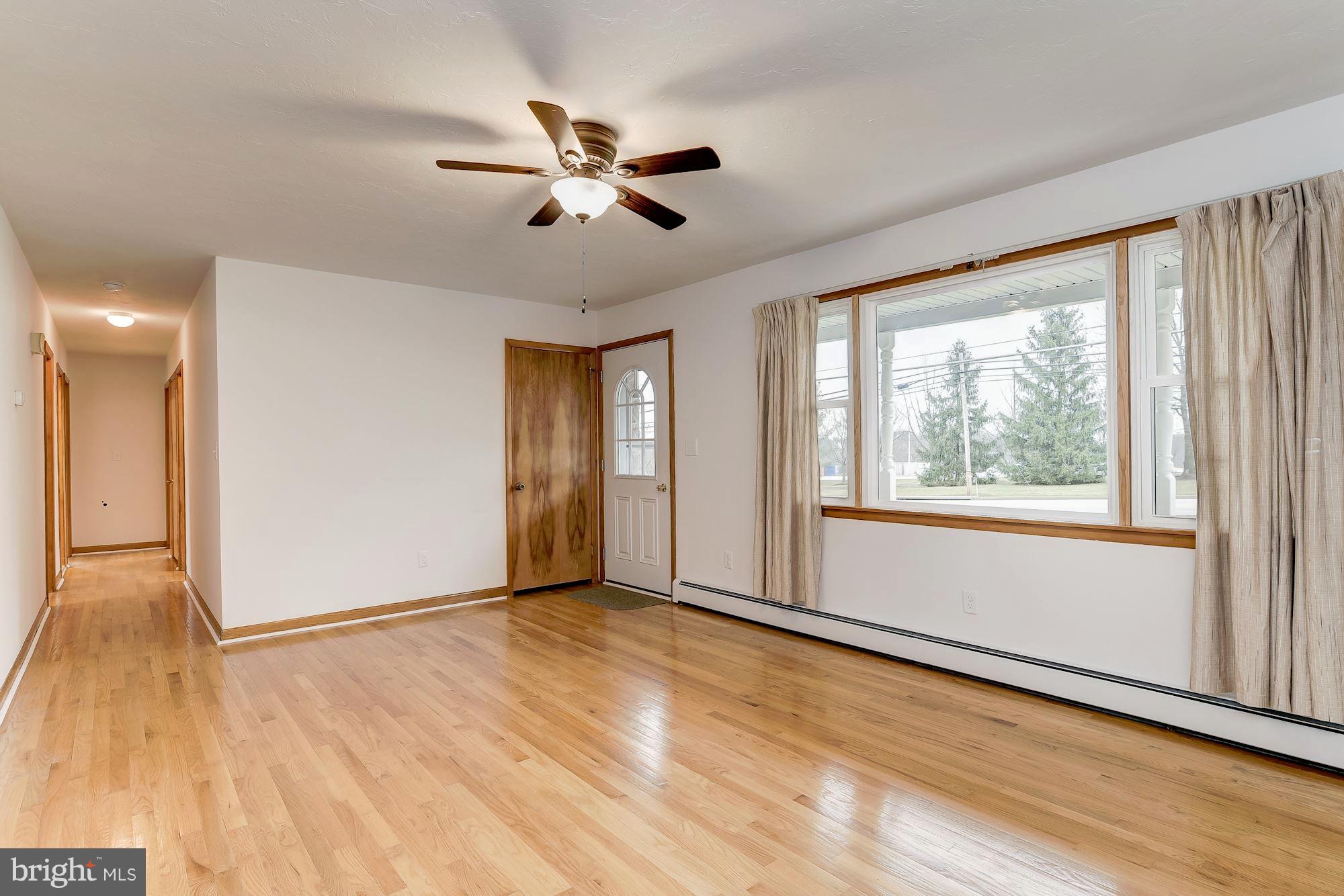 1512 Washington Road Westminster, MD 21157 - Photo 5 of 31 Living Room