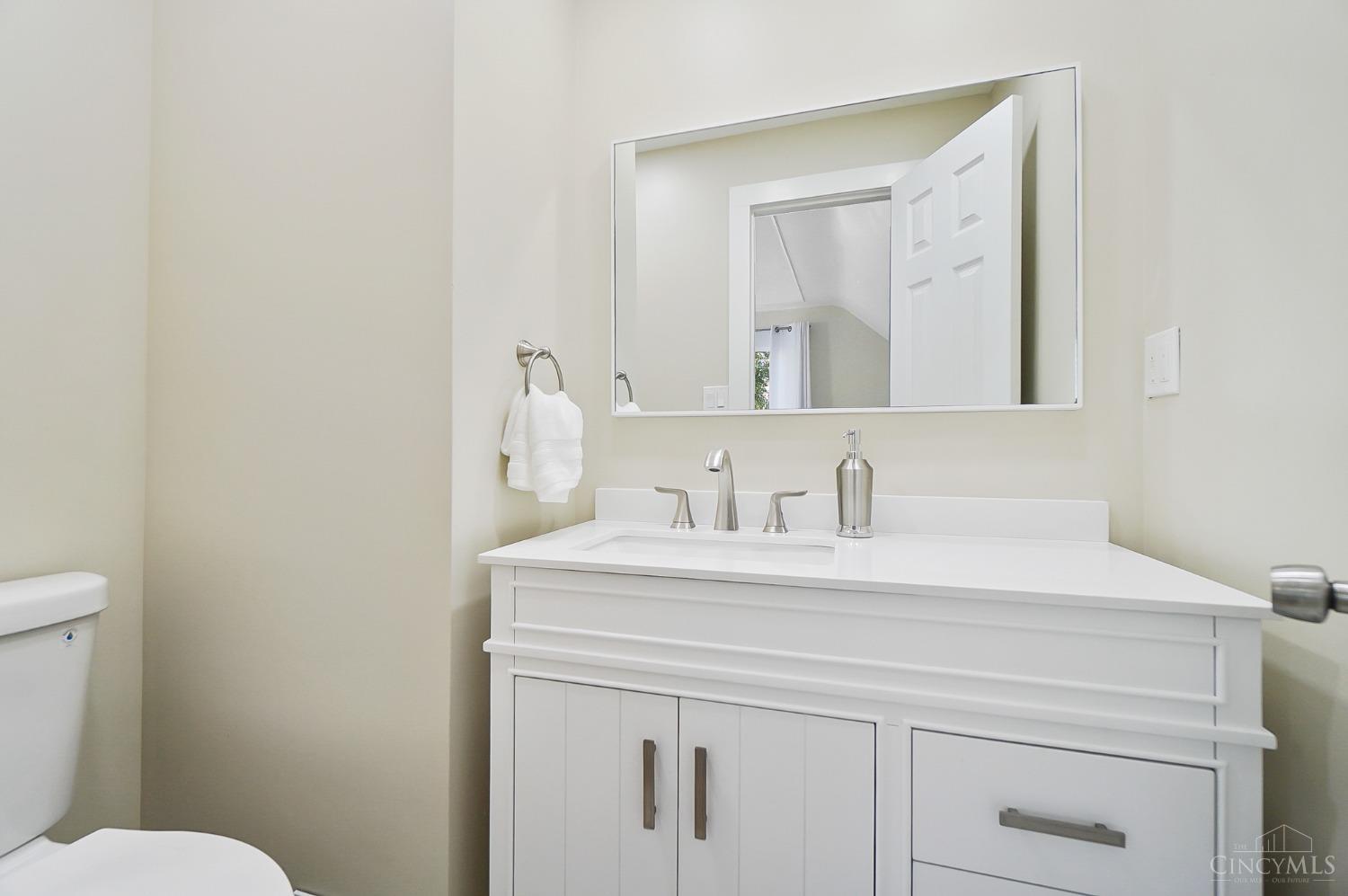 3744 Hubble Road Cincinnati, OH 45247 - Photo 23 of 71