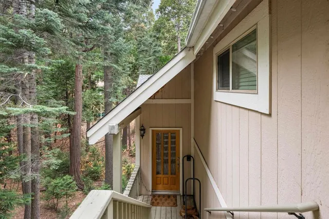 a view of a balcony with outer view