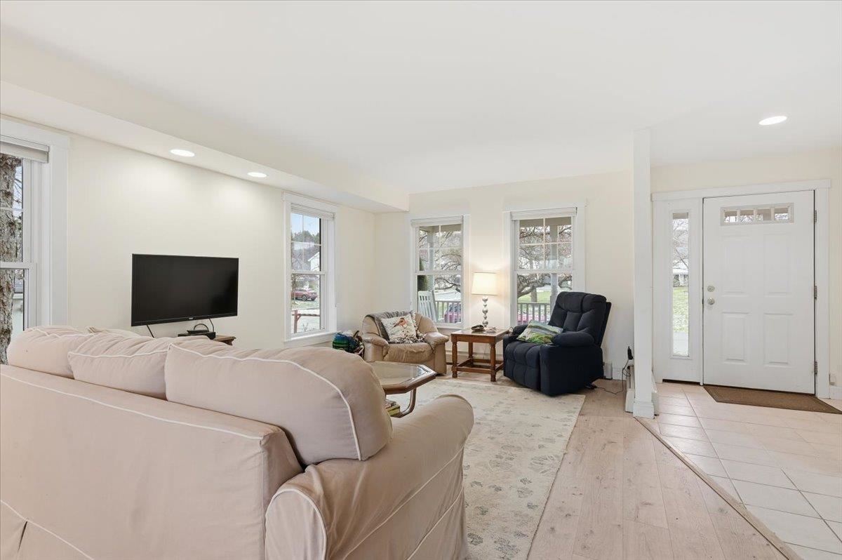 194 Commons Road Williston, VT 05495 - Photo 8 of 44