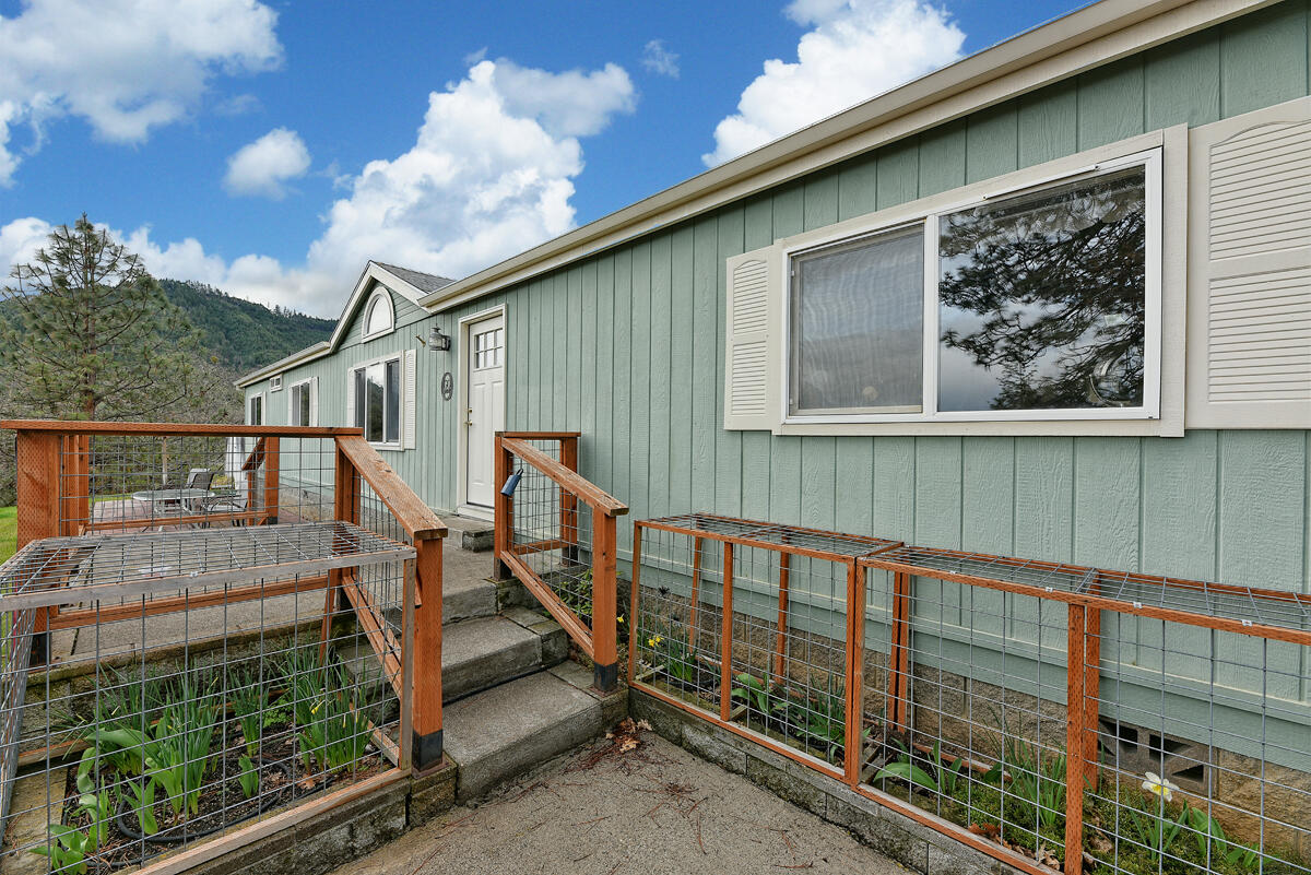 2323 Holcomb Springs Road Gold Hill, OR 97525 - Photo 4 of 53 8F751F5E-123B-436B-8B71-F7F30065895A