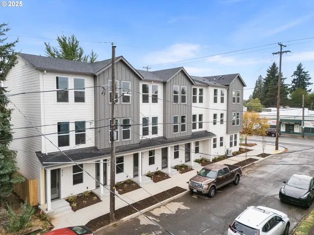 $384,900 | 483 Northeast 72nd Avenue, Unit 3, Portland, OR 97213