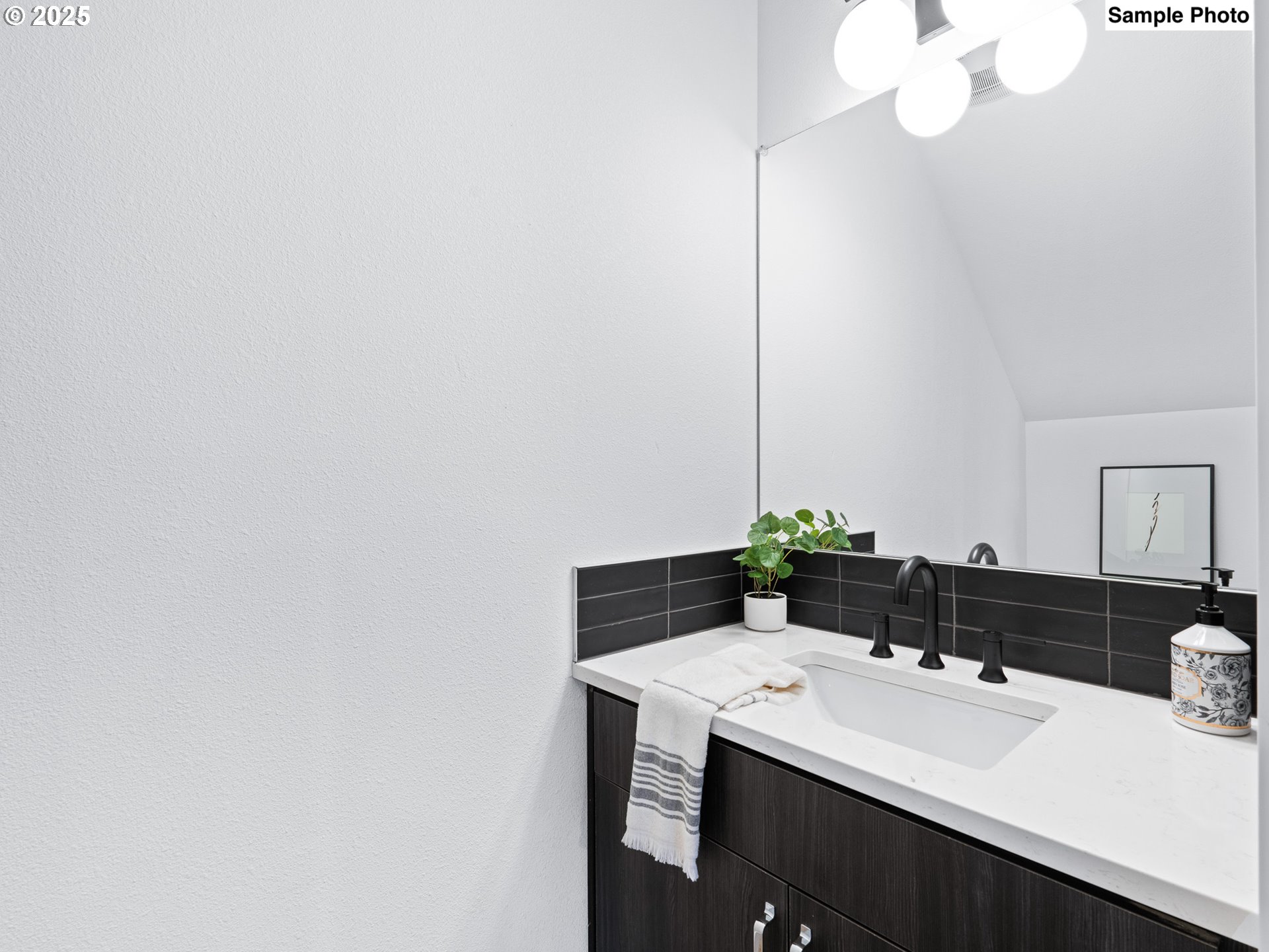 483 Northeast 72nd Avenue, Unit 3 Portland, OR 97213 - Photo 8 of 20