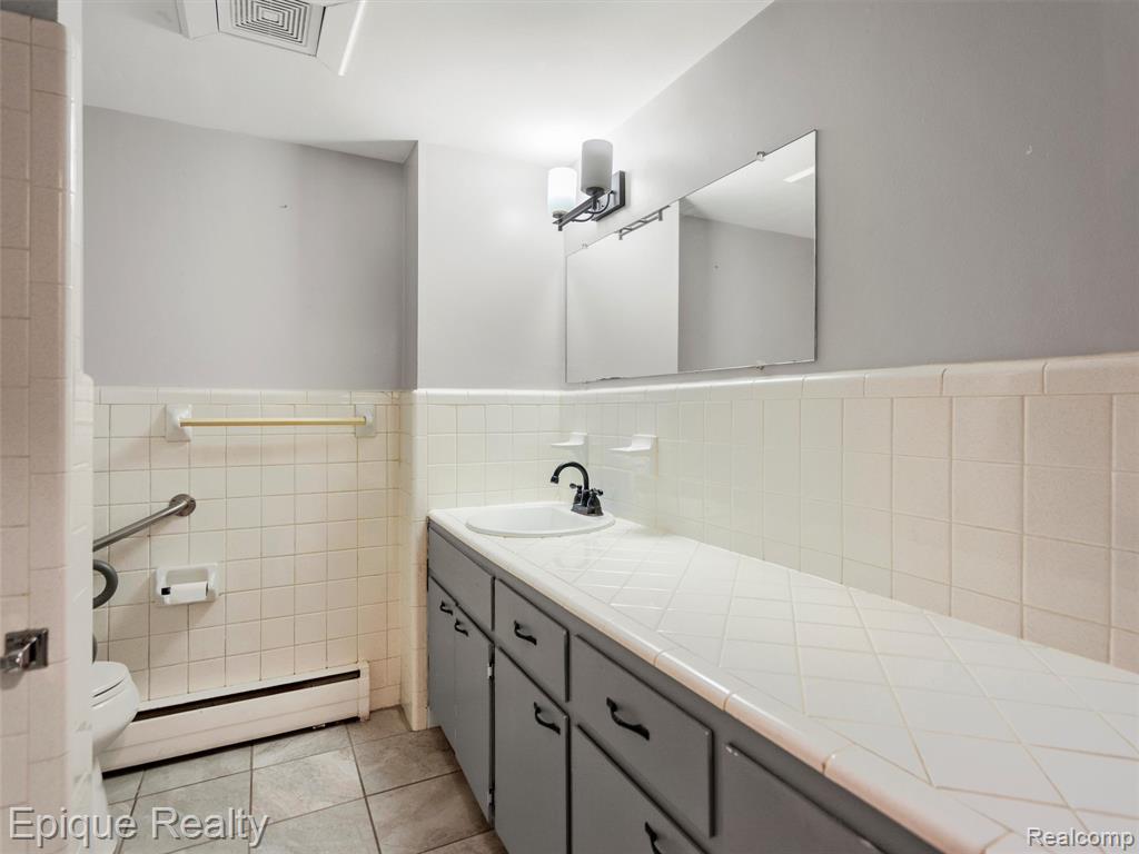 2915 West 13 Mile Road, Unit 101 Royal Oak, MI 48073 - Photo 15 of 28
