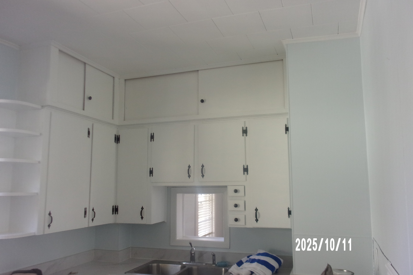 466 East Cherry Street Watseka, IL 60970 - Photo 13 of 25 a view of cabinets and window