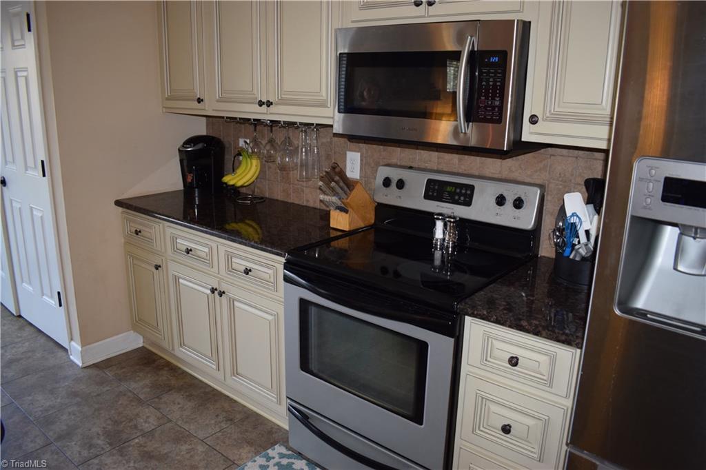 111 Logan Riley Road Thomasville, NC 27360 - Photo 10 of 28 Gallery Image 10