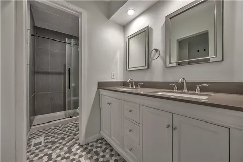 $330,000 | 10781 Oakmont Street, Overland Park, KS 66210