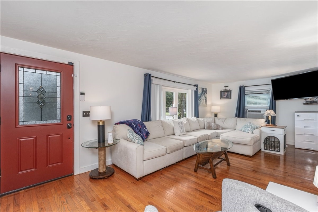 254 Cambridge Road Woburn, MA 01801 - Photo 6 of 32 Gallery Image 6