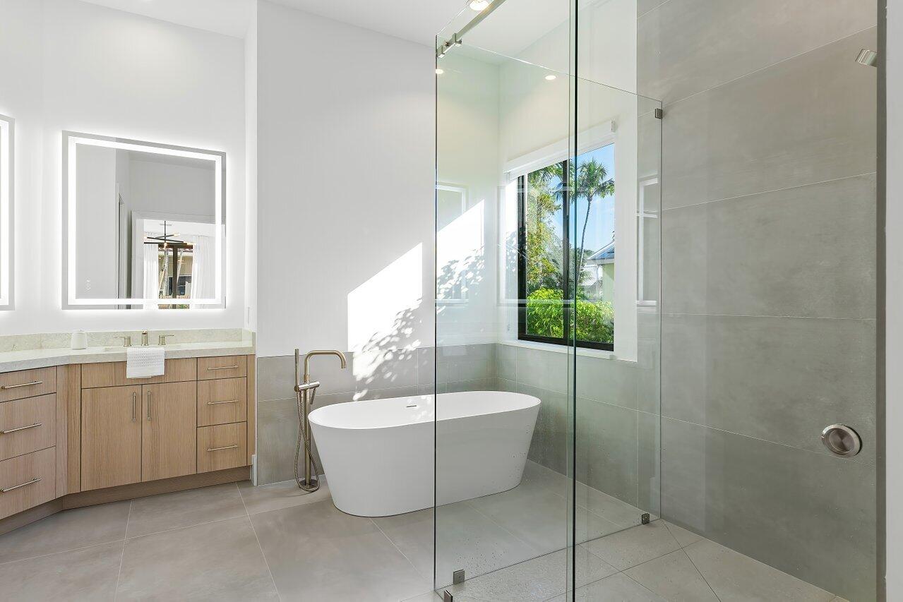 636 Eddy Street Boca Raton, FL 33487 - Photo 30 of 43 Primary Bath