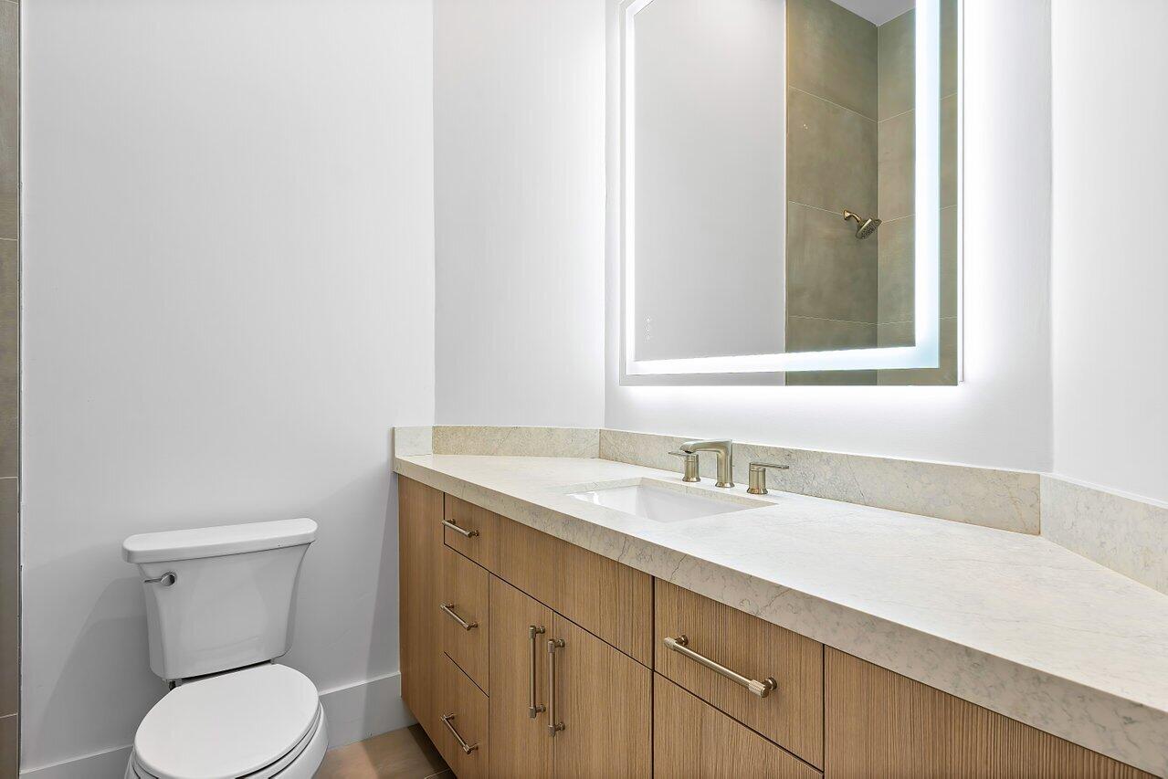 636 Eddy Street Boca Raton, FL 33487 - Photo 35 of 43 Guest Bath