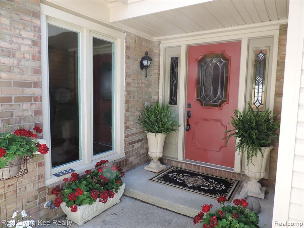 980 Golfview Court Rochester Hills, MI 48307 - Photo 1 of 43