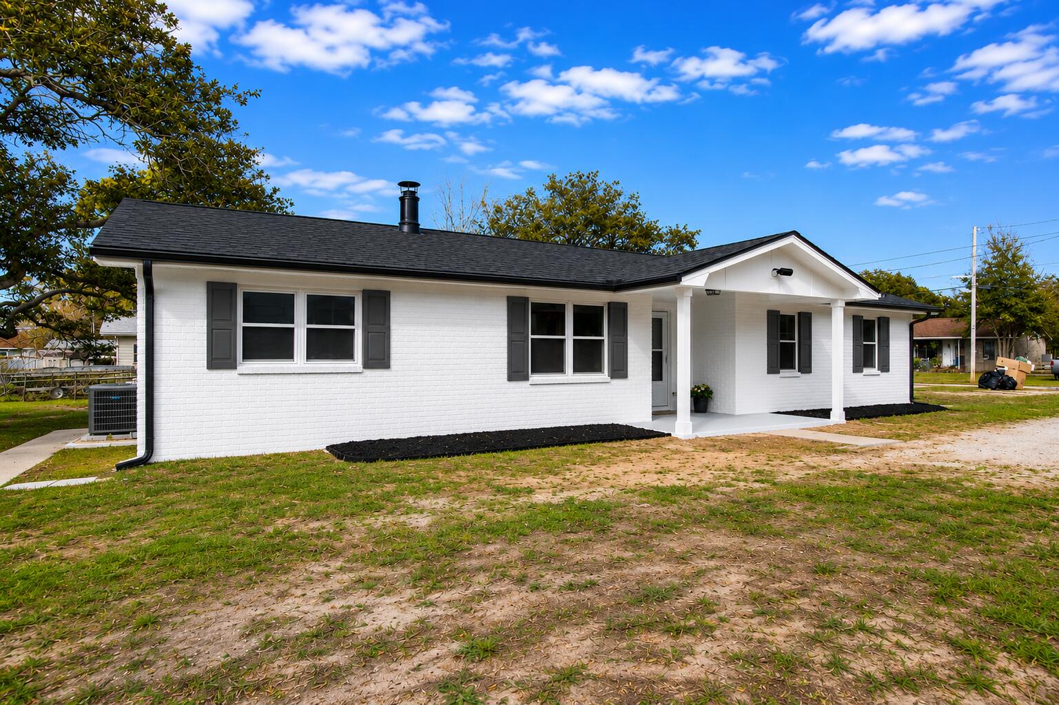 5621 Galvez Road Pensacola, FL 32507 - Photo 3 of 32