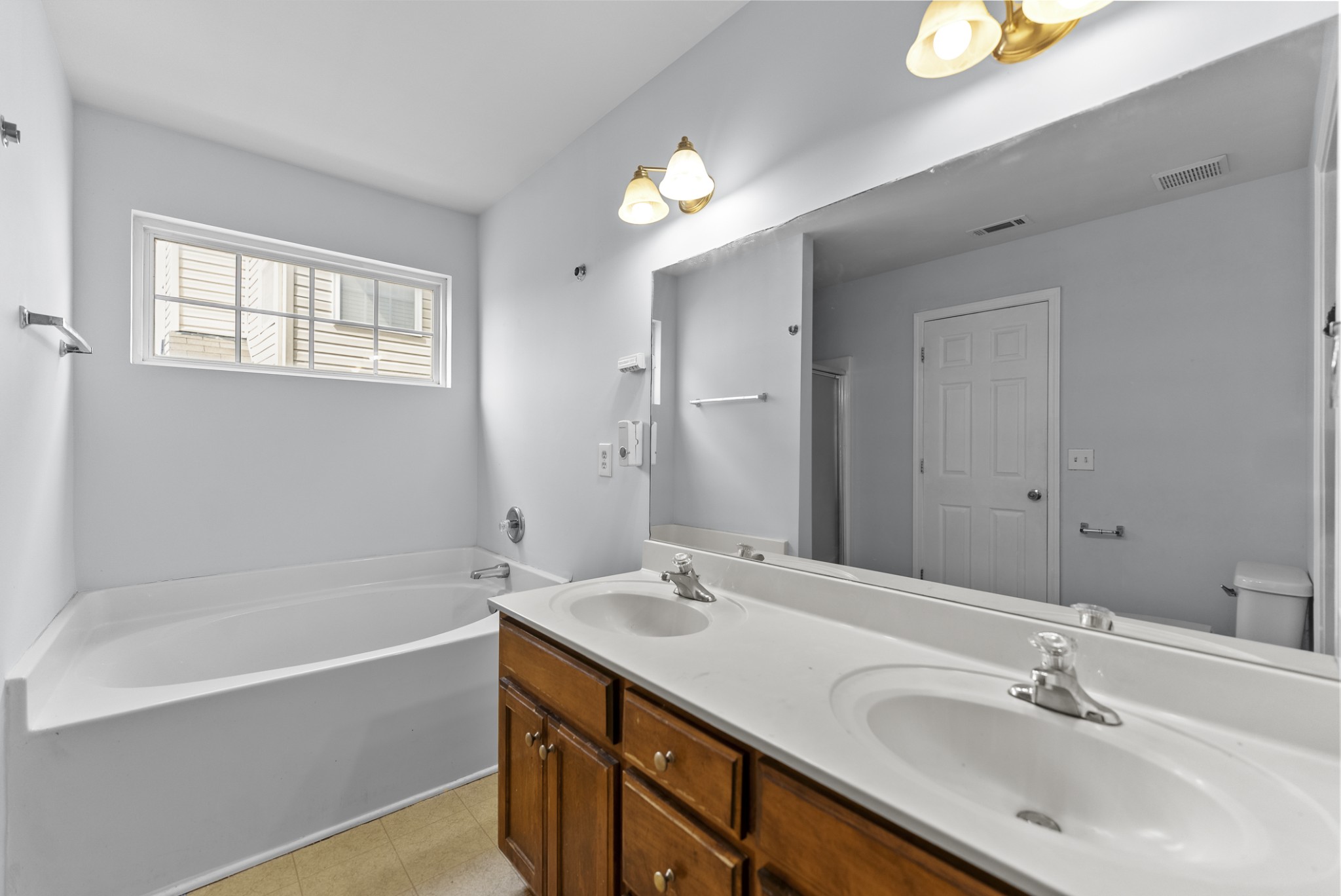2849 Evergreen Ridge Point Nashville, TN 37217 - Photo 29 of 31 a bathroom with a tub sink and mirror